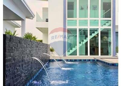 Great Luxury Pool Villa, 5 Bed 7 Bath in Hua Hin - Cha Am For Sale