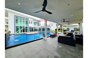 Great Luxury Pool Villa, 5 Bed 7 Bath in Hua Hin - Cha Am For Sale