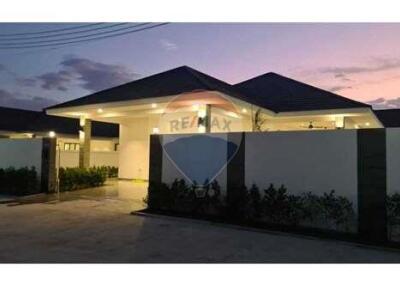 Luxury Modern Pool Villa, 3 Bed 3 Bath in Hua Hin Soi 70 For Sale