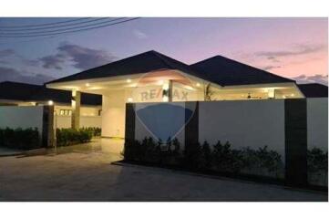 Luxury Modern Pool Villa, 3 Bed 3 Bath in Hua Hin Soi 70 For Sale