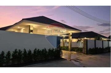 Luxury Modern Pool Villa, 3 Bed 3 Bath in Hua Hin Soi 70 For Sale