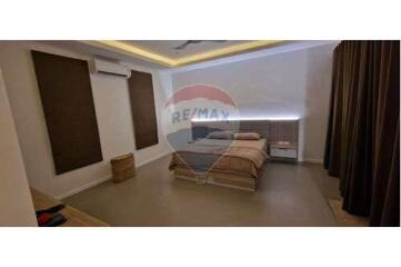 Luxury Modern Pool Villa, 3 Bed 3 Bath in Hua Hin Soi 70 For Sale