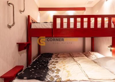 คอนโดนี้ มีห้องนอน 2 Bedrooms ห้องนอน  อยู่ในโครงการ คอนโดมิเนียมชื่อ View Talay 5 