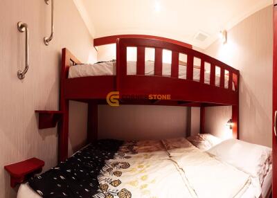 คอนโดนี้ มีห้องนอน 2 Bedrooms ห้องนอน  อยู่ในโครงการ คอนโดมิเนียมชื่อ View Talay 5 