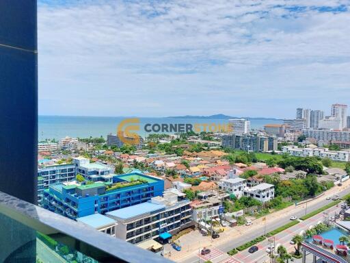 คอนโดนี้มี 1 ห้องนอน  อยู่ในโครงการ คอนโดมิเนียมชื่อ Dusit Grand Condo View Jomtien 