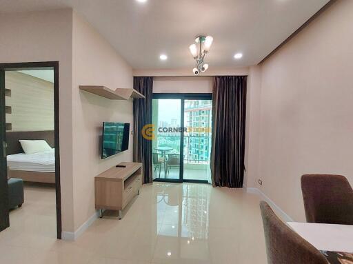 คอนโดนี้มี 1 ห้องนอน  อยู่ในโครงการ คอนโดมิเนียมชื่อ Dusit Grand Condo View Jomtien 