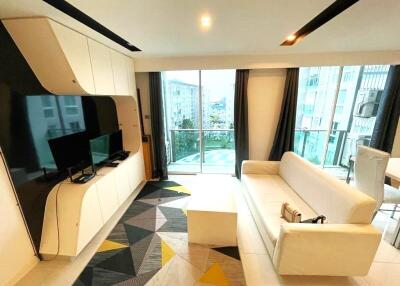2-Bedroom Condo in the Heart of Pattaya