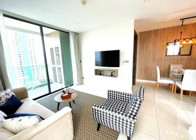 Stylish 2-Bedroom Condo at Pratamnak Hill