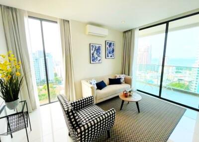 Stylish 2-Bedroom Condo at Pratamnak Hill