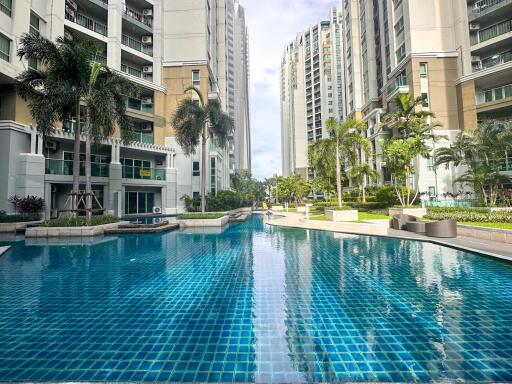 3-bedroom spacious duplex for sale close to MRT Rama 9