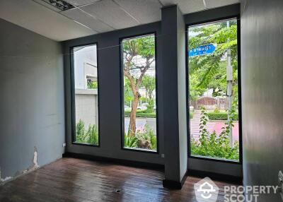 Mixed Use for Rent in Khlong San