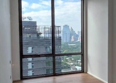 1-BR Condo at Muniq Langsuan near BTS Ratchadamri