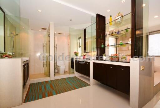 3 Bedrooms Condo close to both Lumphini Park and Benjakitti Forest Park - Lumphini, Pathumwan