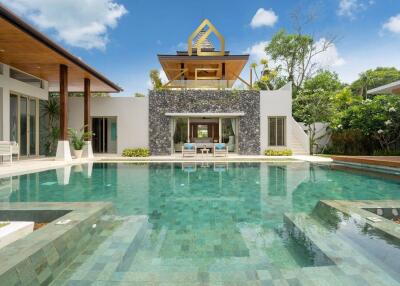Luxury 6 Bedrooms Villa in Bangtao for Rent