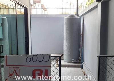 Outdoor area with water tank and covered space