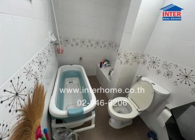 Bathroom with a bathtub and toilet