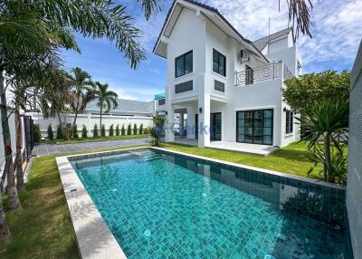 6 Bedrooms House in Natheekarn Park View East Pattaya H011682