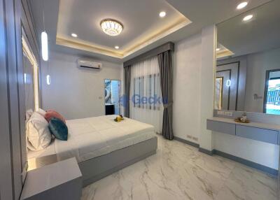 6 Bedrooms House in Natheekarn Park View East Pattaya H011682