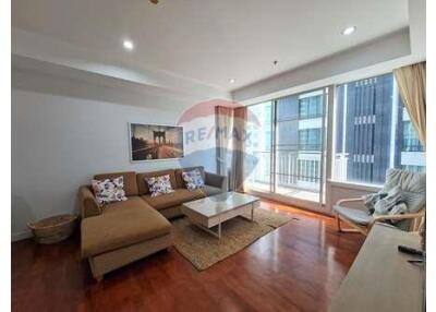 Corner Condo on Sukhumvit 24 with Balcony in Prime Bangkok