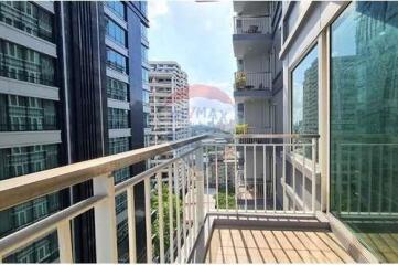 Corner Condo on Sukhumvit 24 with Balcony in Prime Bangkok