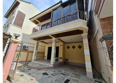 180 Sqm., 5 Beds, 3 Baths Townhouse listed for ฿ 6,500,000.