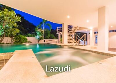 Modern 4 Bedroom Pool Villa Close to Town