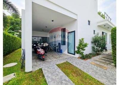 3 Bed 3 Bath Two Storey Modern Villa in Hua Hin Soi 112 For Sale