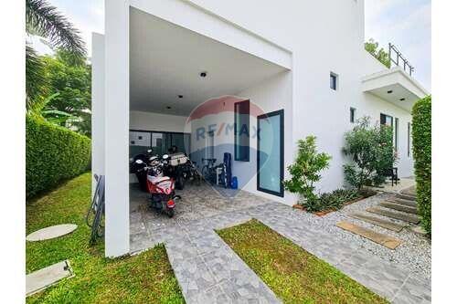 3 Bed 3 Bath Two Storey Modern Villa in Hua Hin Soi 112 For Sale