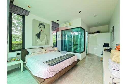 3 Bed 3 Bath Two Storey Modern Villa in Hua Hin Soi 112 For Sale
