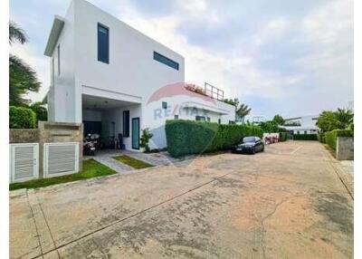 3 Bed 3 Bath Two Storey Modern Villa in Hua Hin Soi 112 For Sale