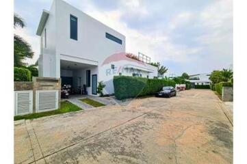 3 Bed 3 Bath Two Storey Modern Villa in Hua Hin Soi 112 For Sale