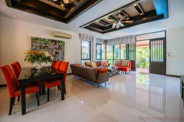 4 Bed House For Rent In East Pattaya - The Village Horseshoe Point