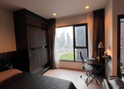 1-BR Condo at Life Asoke - Rama 9 near MRT Phra Ram 9