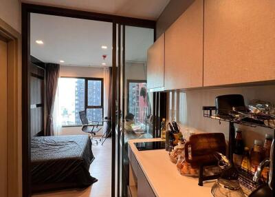 1-BR Condo at Life Asoke - Rama 9 near MRT Phra Ram 9