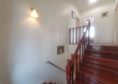 For rent 4 Bedrooms house at Home in Park