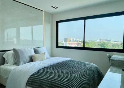 Condo for sale in Nimman, Chiang Mai. This 2-bed, 1-bath condo offers stunning views of Doi Suthep. Complete with furniture and appliances, perfect investment!