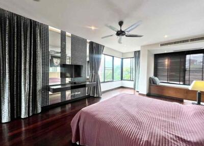 Discover your dream home in Chiang Mai! This 1 bedroom condo at The Resort offers stunning views of Doi Suthep. Located near MAYA Shopping Mall.