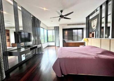 Discover your dream home in Chiang Mai! This 1 bedroom condo at The Resort offers stunning views of Doi Suthep. Located near MAYA Shopping Mall.