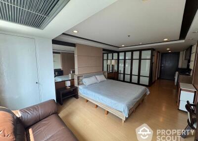 Studio Condo at The Trendy Condominium near BTS Nana