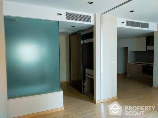 1-BR Condo at The Room Sukhumvit 21 near MRT Sukhumvit