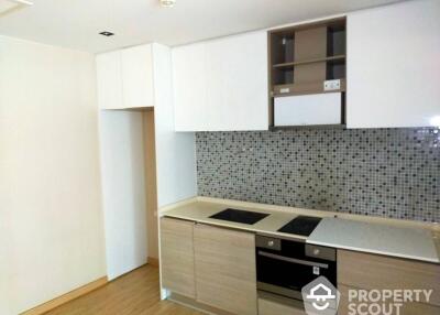 1-BR Condo at The Room Sukhumvit 21 near MRT Sukhumvit