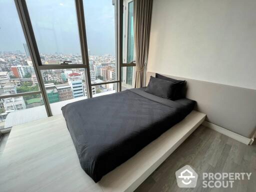 2-BR Condo at The Room Bts Wongwianyai near BTS Wongwian Yai