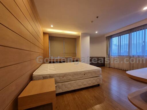 3 Bedrooms Furnished Apartment with large terrace - Ekkamai