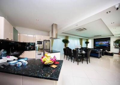 Modern open-concept kitchen and dining area