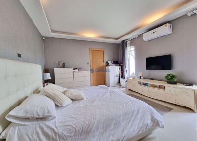 5 Bedrooms House in Green Field Villa 4 East Pattaya H009966