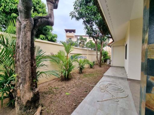 4 Bedrooms House in Pattaya Hill Village 2 East Pattaya H009863