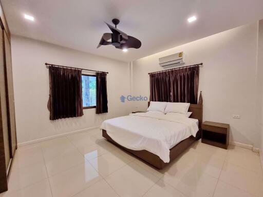 4 Bedrooms House in Pattaya Hill Village 2 East Pattaya H009863