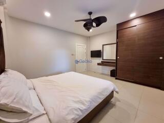 4 Bedrooms House in Pattaya Hill Village 2 East Pattaya H009863