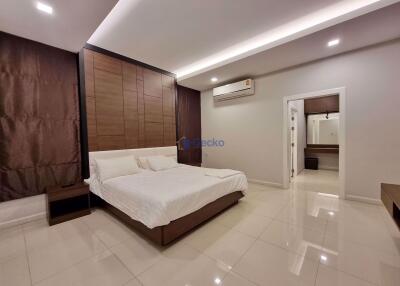 4 Bedrooms House in Pattaya Hill Village 2 East Pattaya H009863