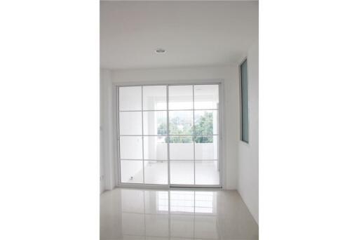 New renovated townhouse pet friendly 3 bedrooms in Sukhumvit 63 suitable for home office